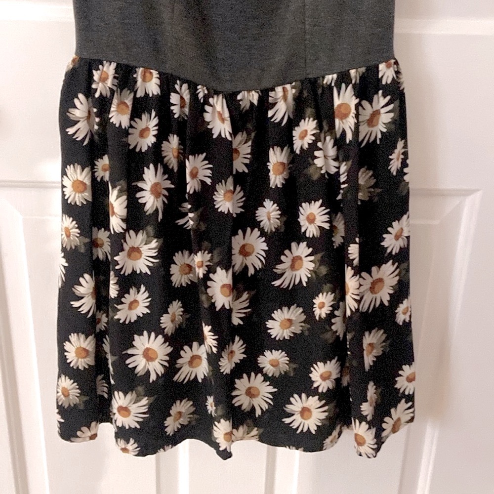 Xhilaration Dark Gray Floral Tank Dress – Yellow & White Flowers, Size M - Picture 6 of 13